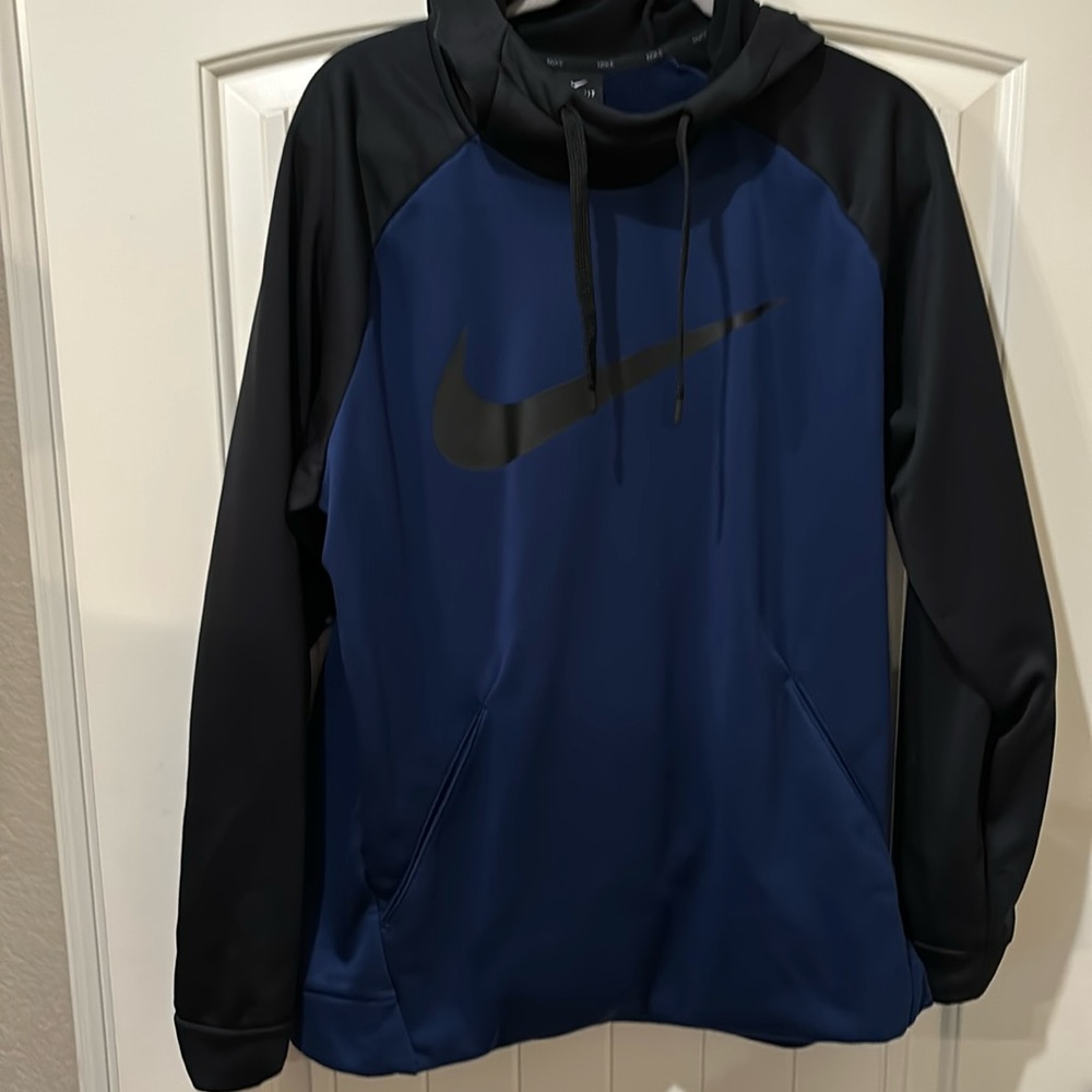 Men’s Nike long sleeve Hoodie Size Large